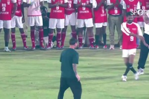 故意的吗🤣印度特伦甘纳邦部长给梅西传个简单的球都做不到